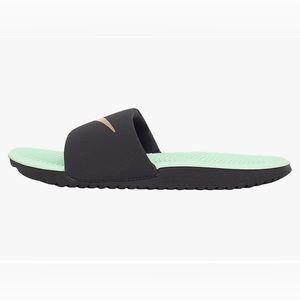🎁🎁🎁
Unisex Nike Kawa Big Kids' Slides. Brand new